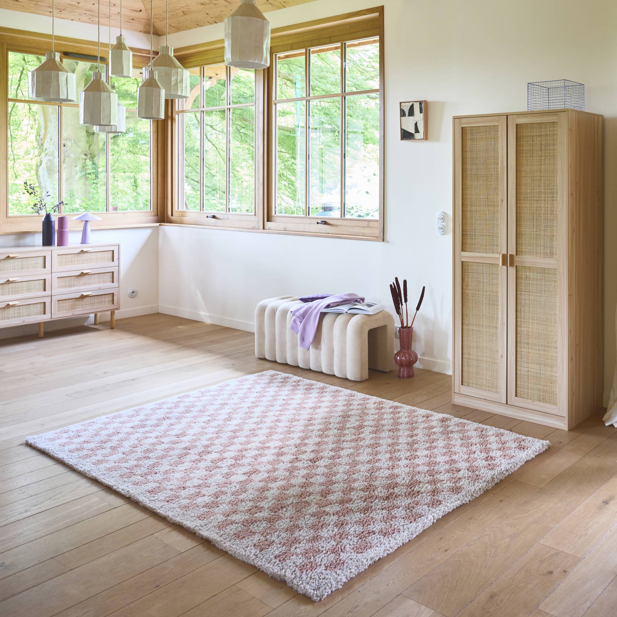 Tappeto vintage a scacchiera rosa e crema