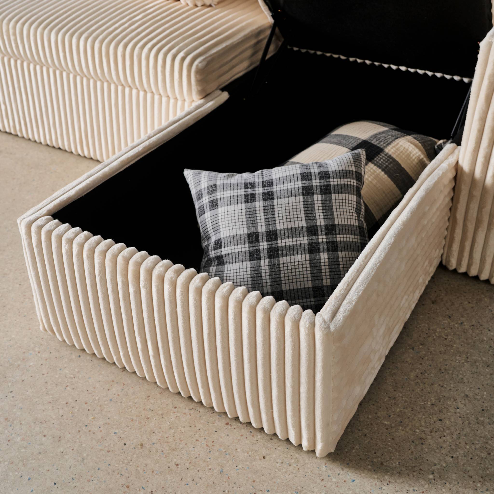 Divano letto reversibile effetto pelliccia a coste, 3 posti, crema