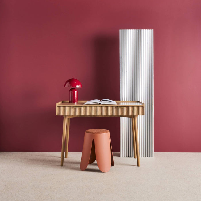 Scrivania effetto legno di mango scanalato 2 cassetti