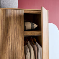 Armadio effetto legno di mango scanalato 2 ante