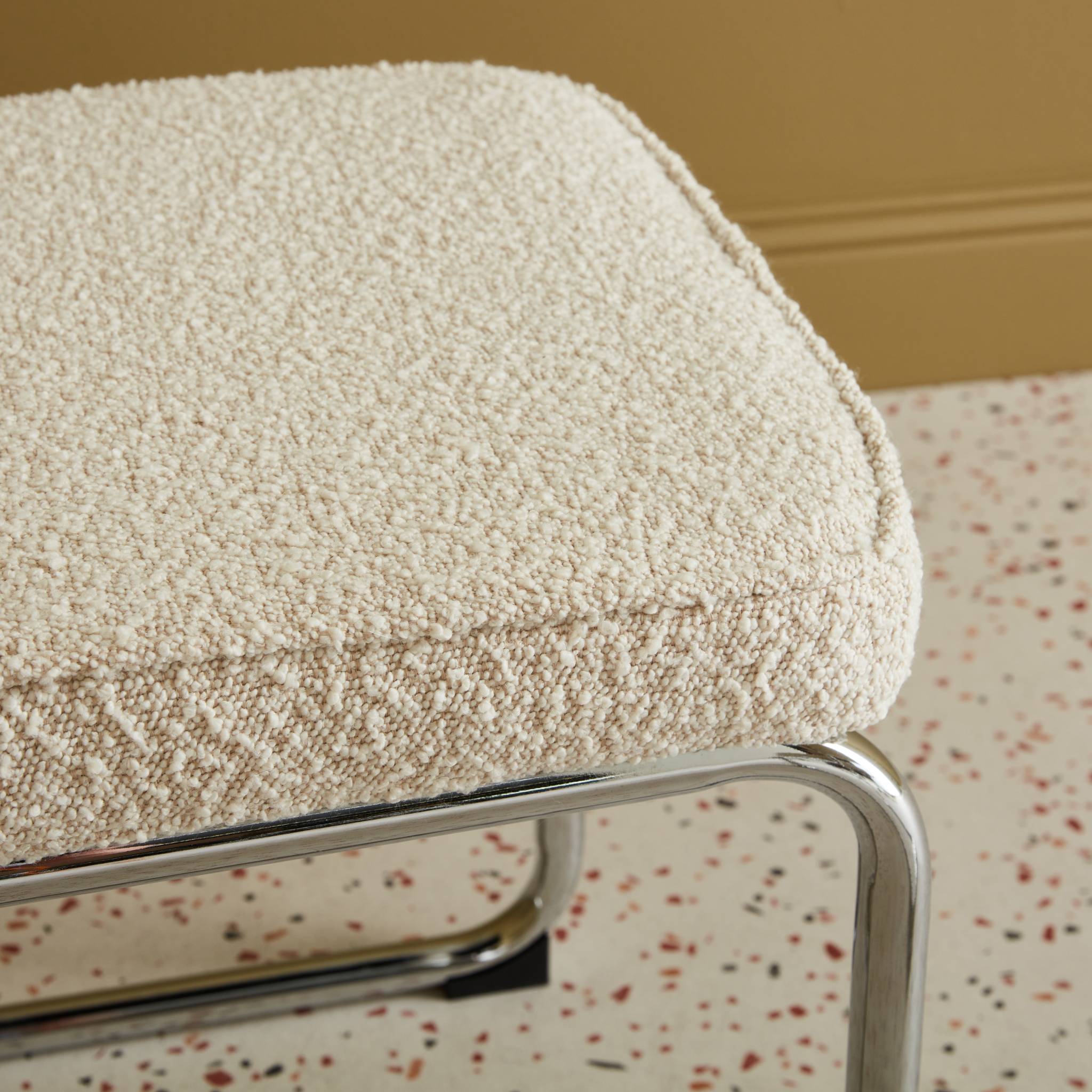 Set di 2 sedie a sbalzo bouclé, bianco sporco