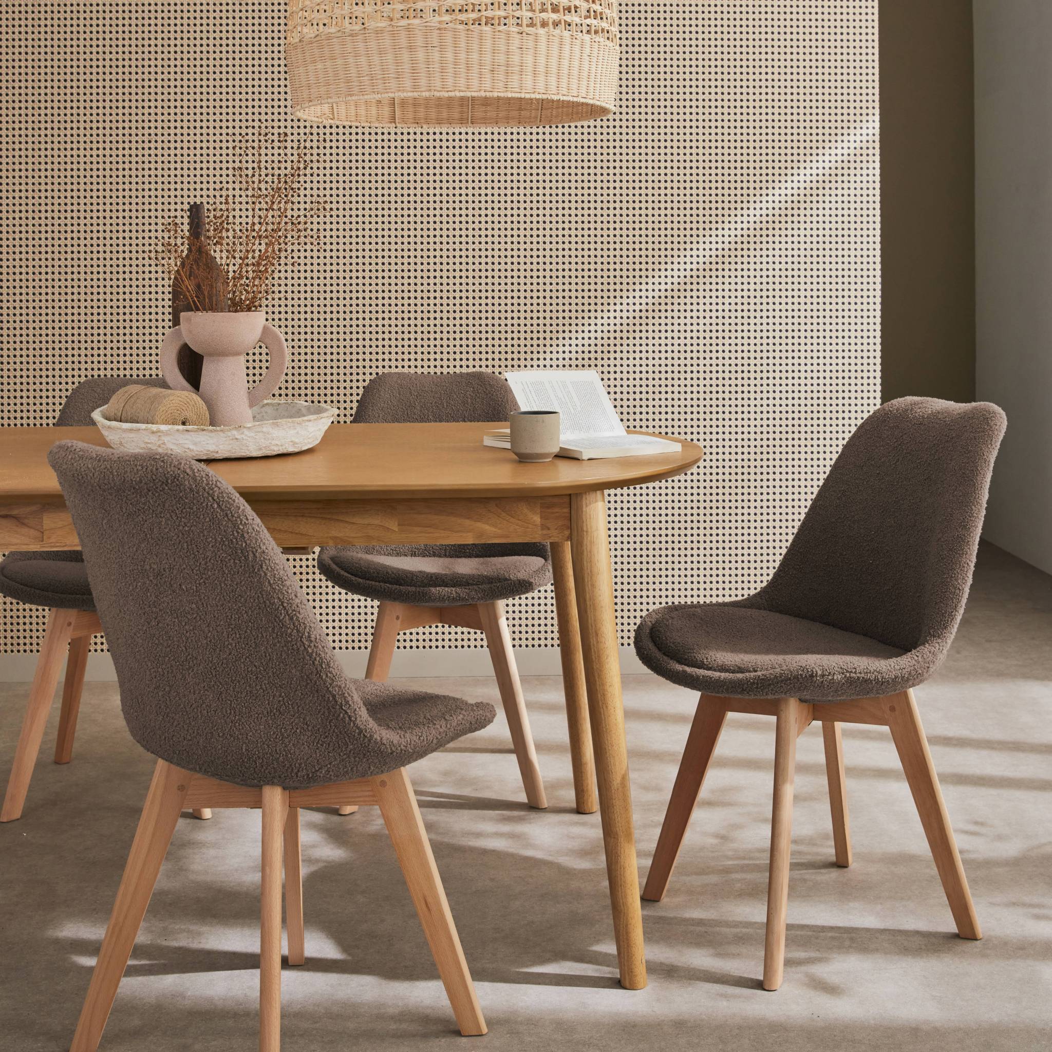 Set di 4 sedie scandinave bouclé, gambe in legno, talpa