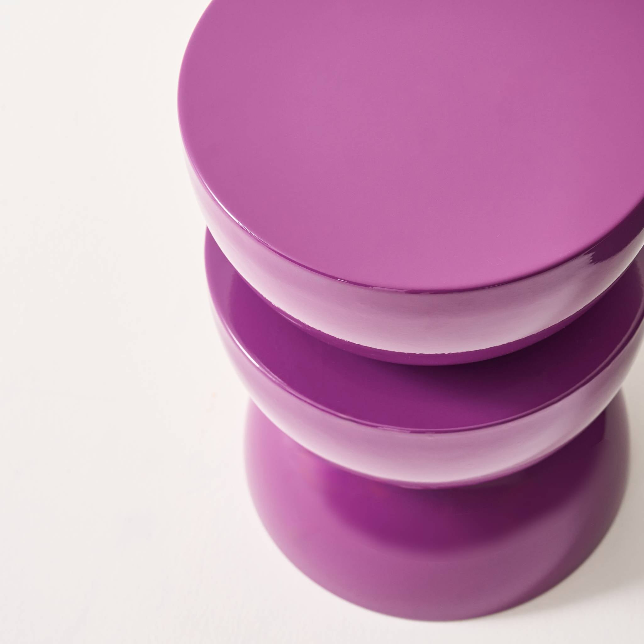 Tavolino in metallo effetto glassy, 46,5cm, viola