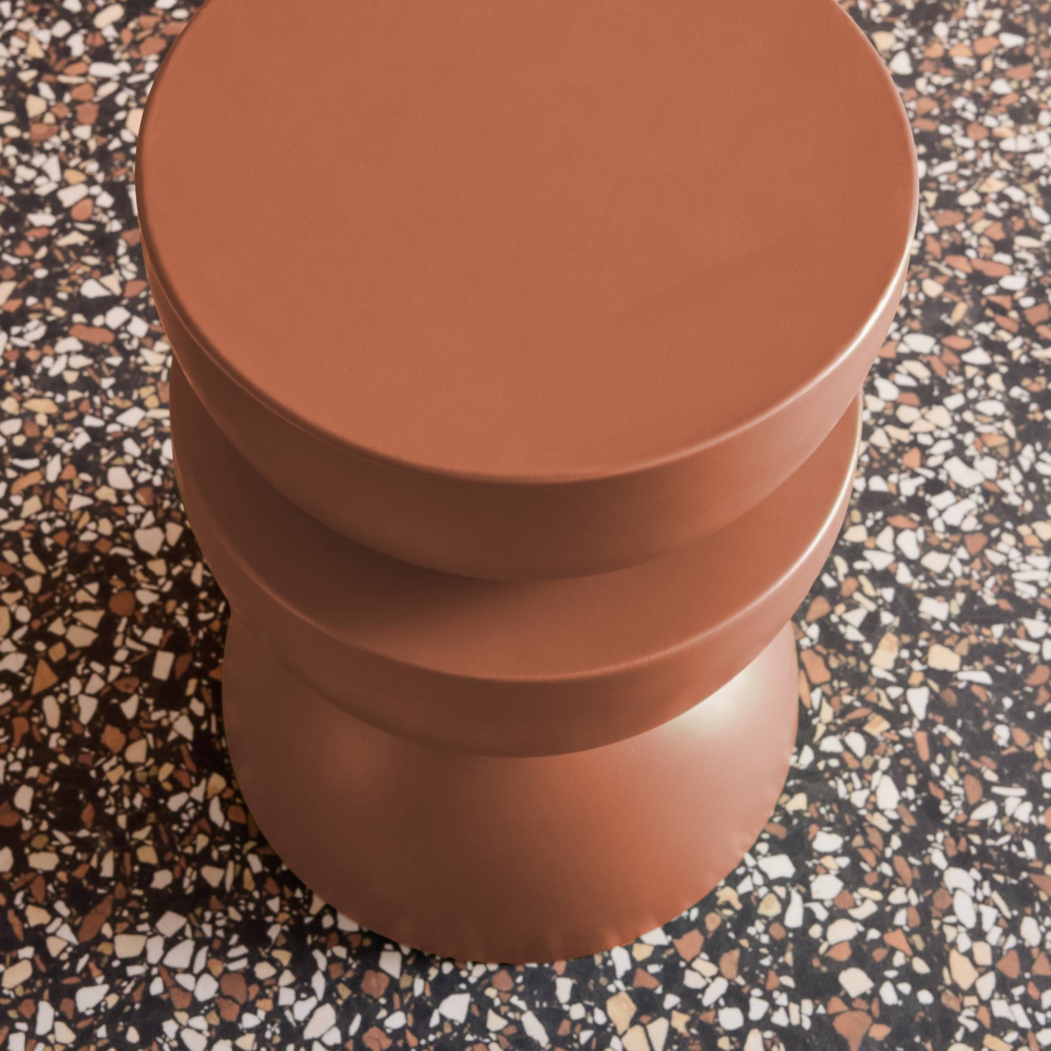 Tavolino  in metallo, terracotta