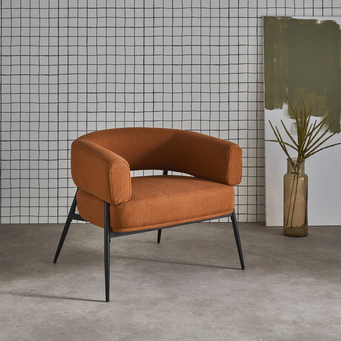 Poltrona tessuto schienale incurvato piedi metallo, terracotta