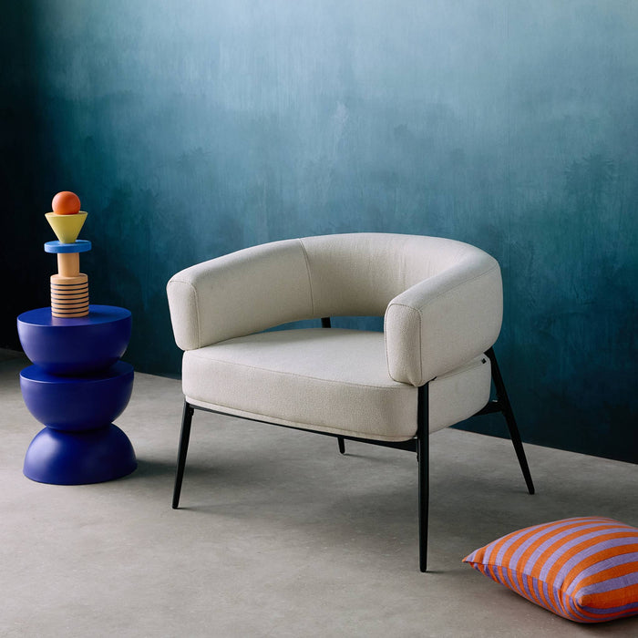 Poltrona tessuto schienale incurvato piedi metallo, bianco