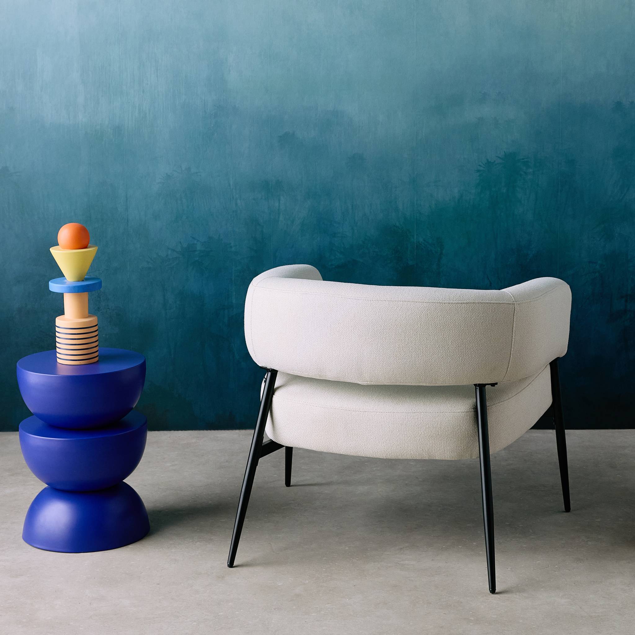 Poltrona tessuto schienale incurvato piedi metallo, bianco