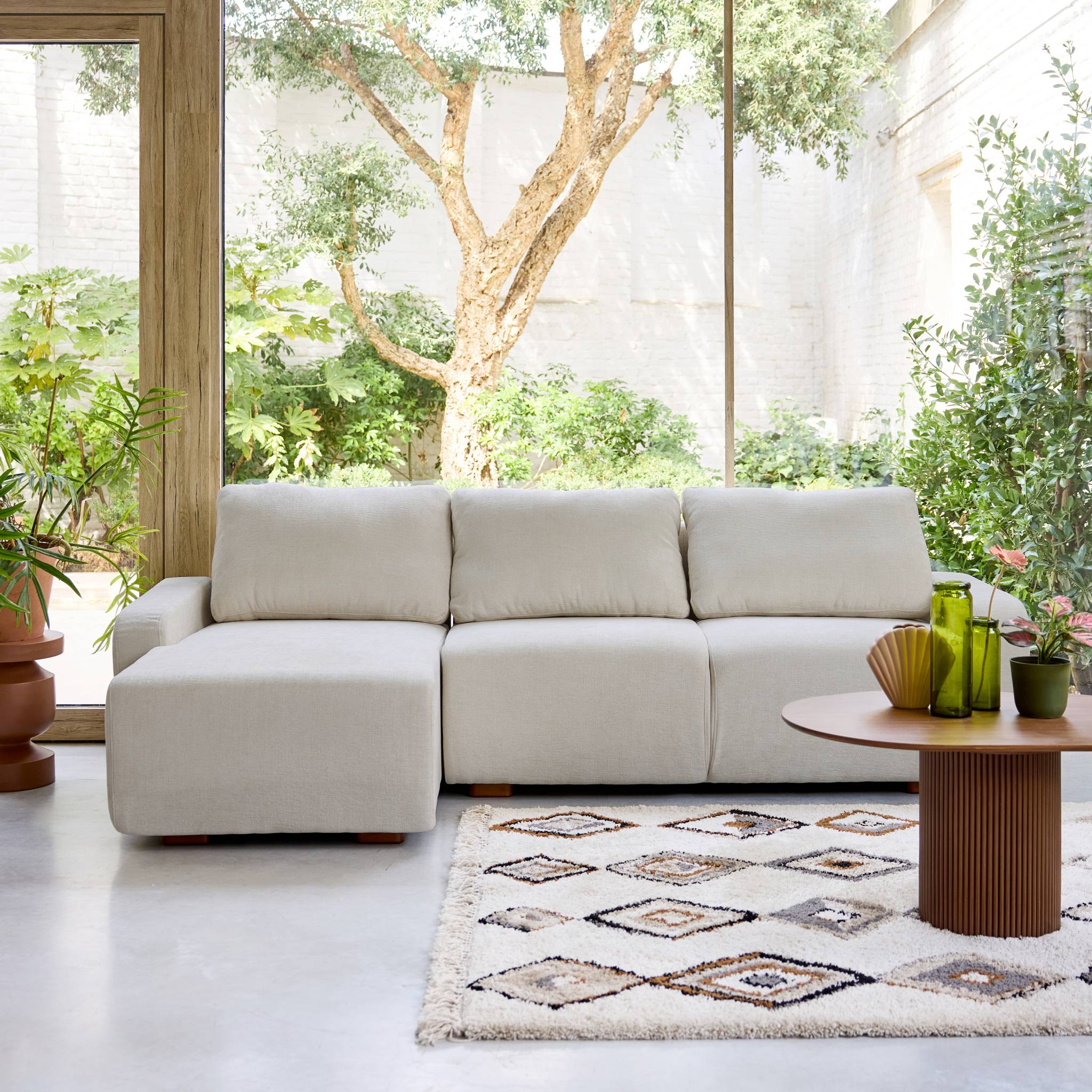 Divano angolare sinistro in tessuto semplice, 3 posti, grigio chiaro