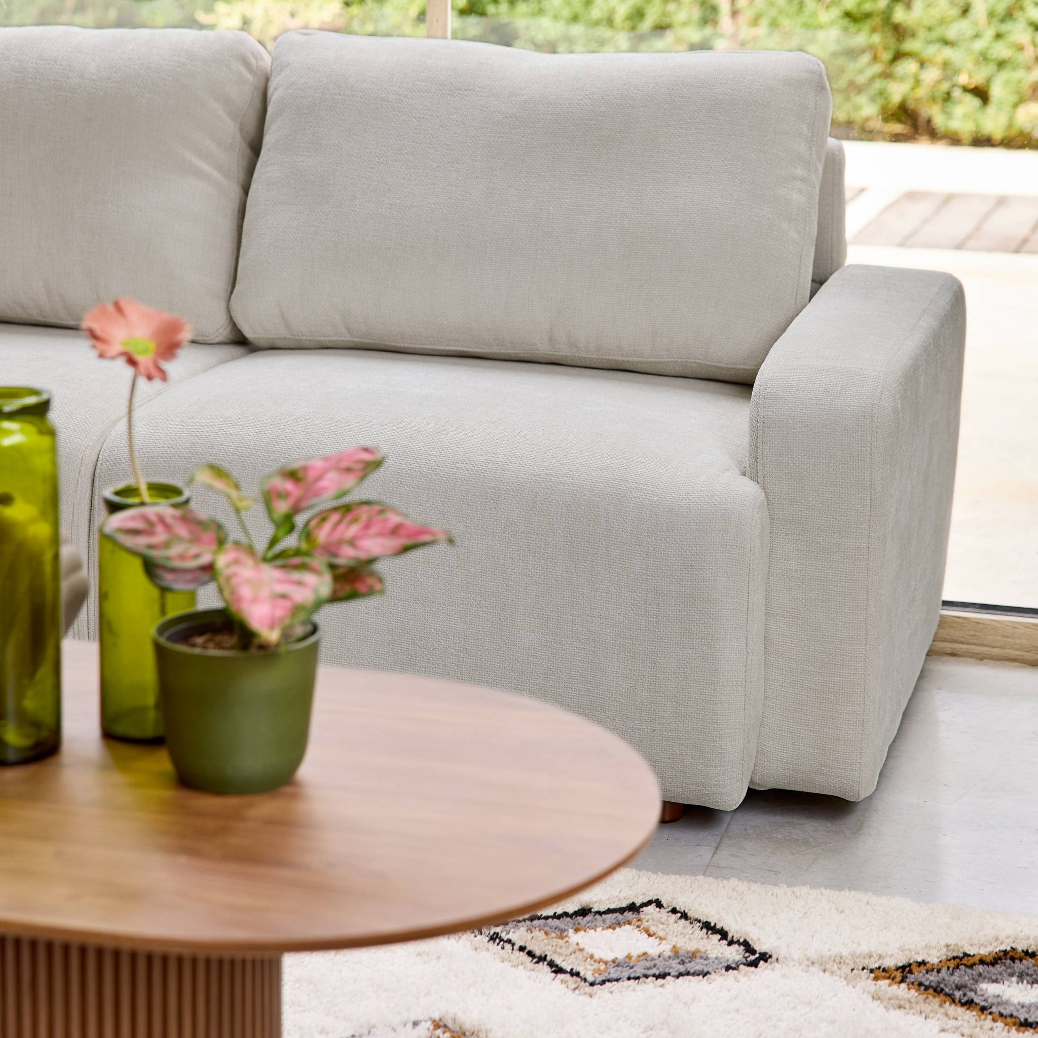 Divano angolare sinistro in tessuto semplice, 3 posti, grigio chiaro