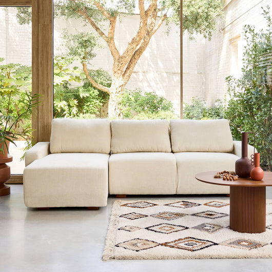 Divano angolare sinistro in tessuto semplice, 3 posti, bianco sporco