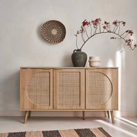 Credenza scandinava con decoro in legno e canna, 120cm, marrone