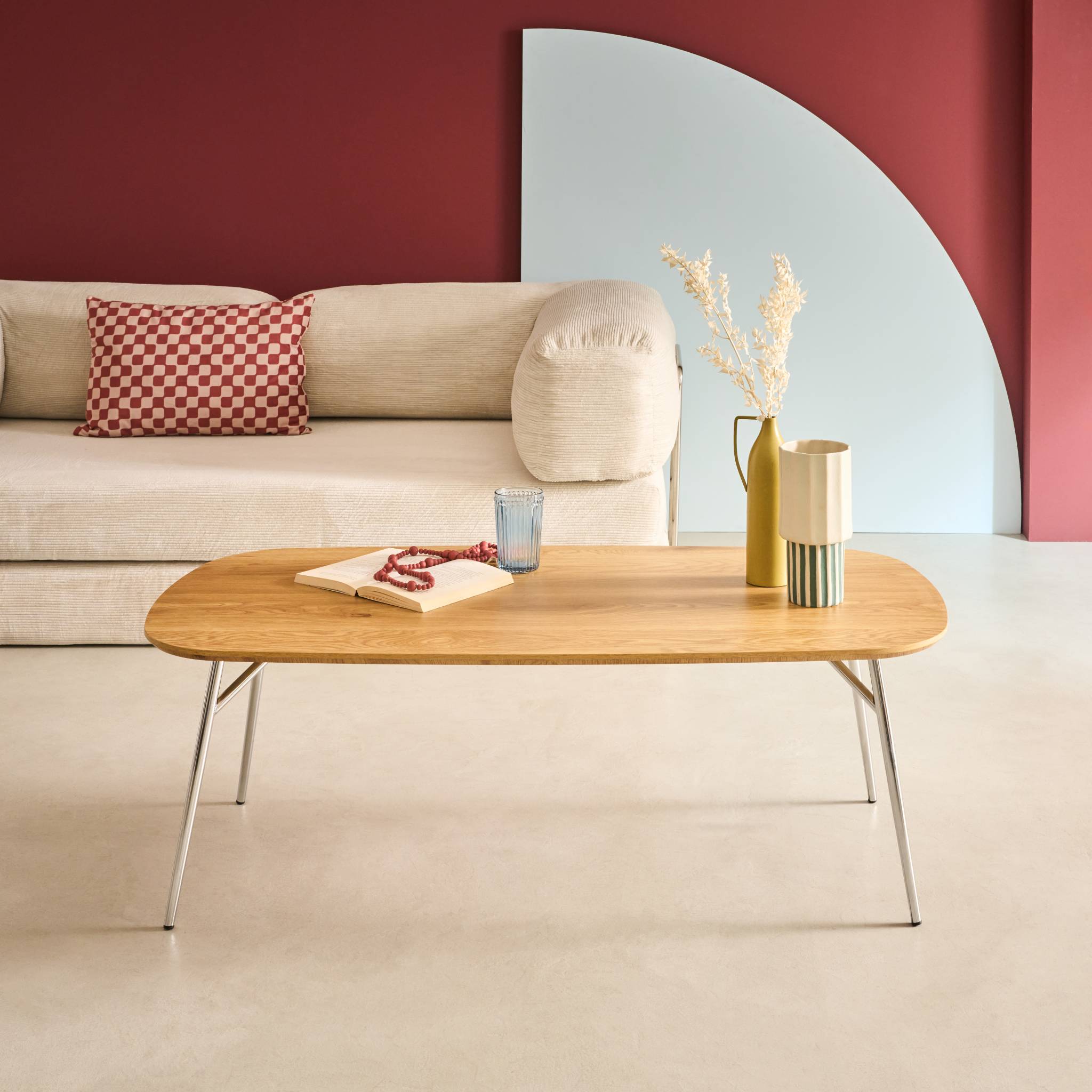 Tavolino rettangolare con gambe cromate e decorazioni in legno,