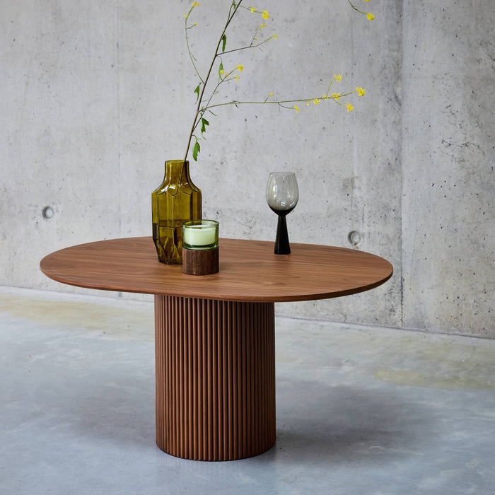 Tavolino oblungo con effetto legno intagliato, marrone