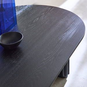 Tavolino ovale in legno di hevea placcato rovere, nero