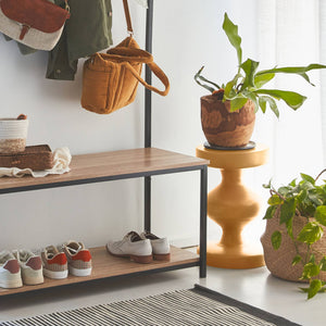 Tavolino, fine divano, comodino in metallo, mostarda