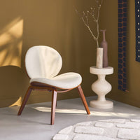 Poltrona con finiture effetto legno curvato e tessuto bouclé, marrone