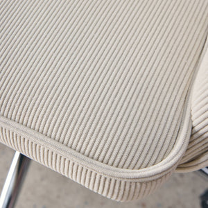 Sedia da ufficio a rotelle velluto a coste base cromata, bianco sporco