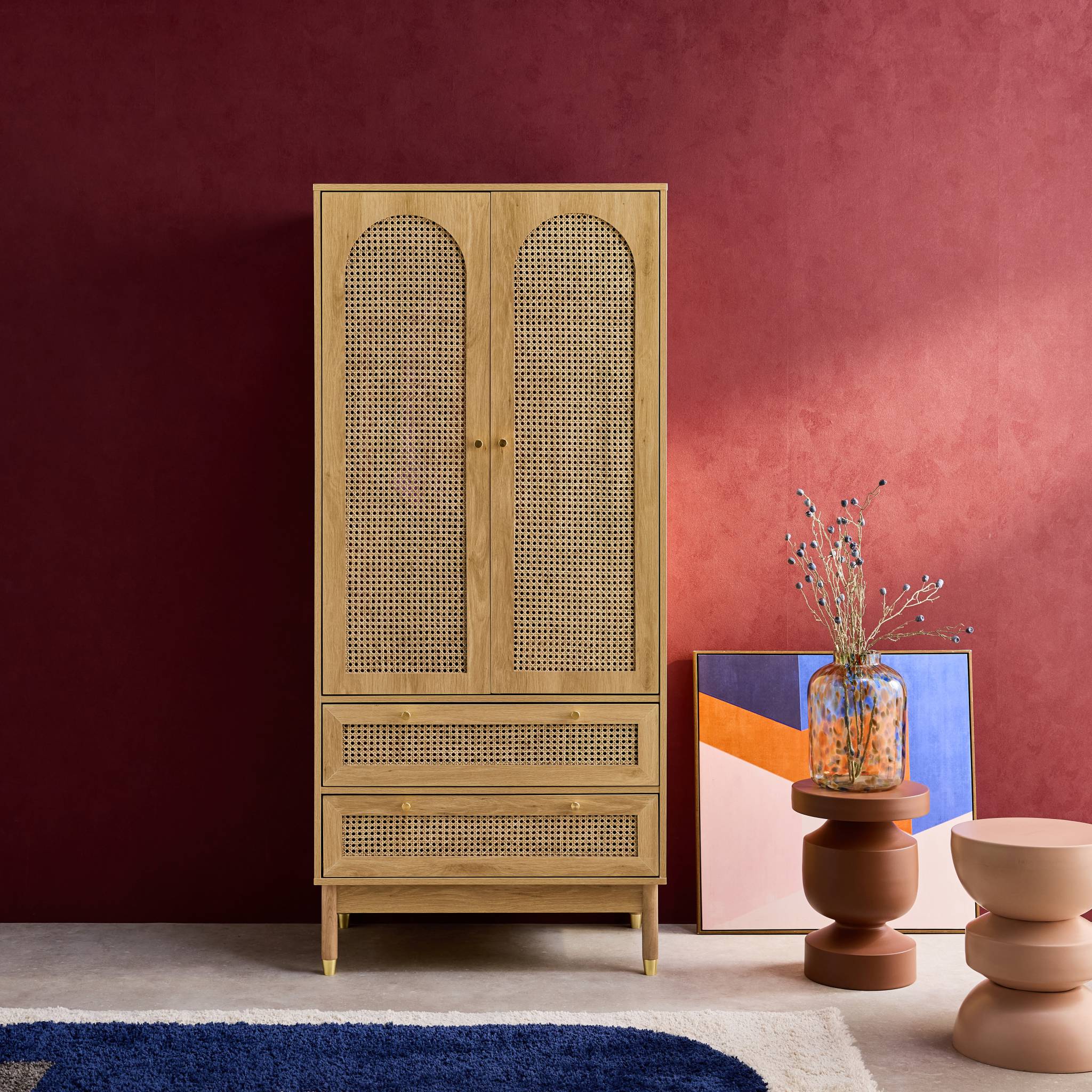 Armadio a due ante con due cassetti in legno intrecciato, marrone