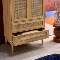 Armadio a due ante con due cassetti in legno intrecciato, marrone