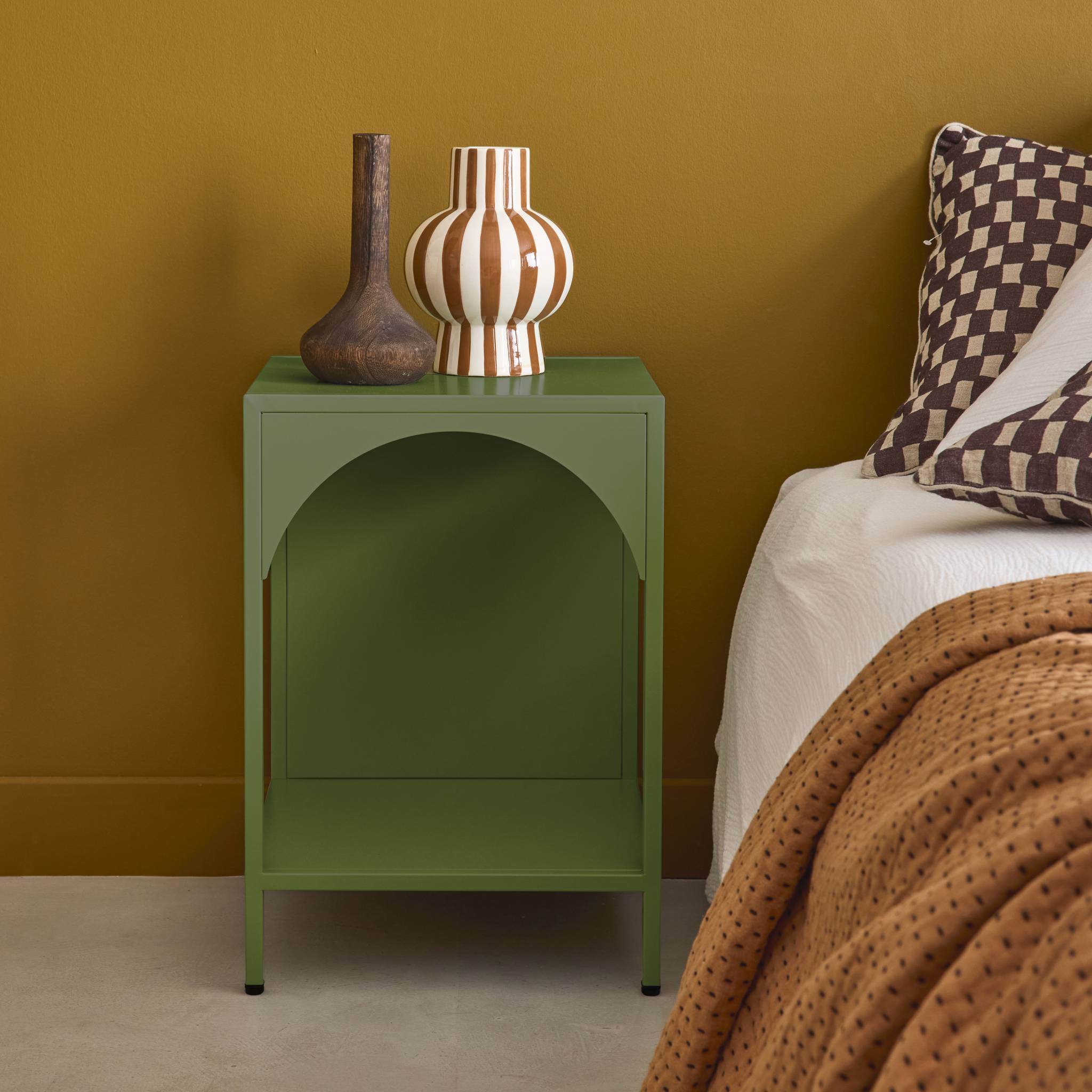 Comodino, tavolino industriale, verde kaki