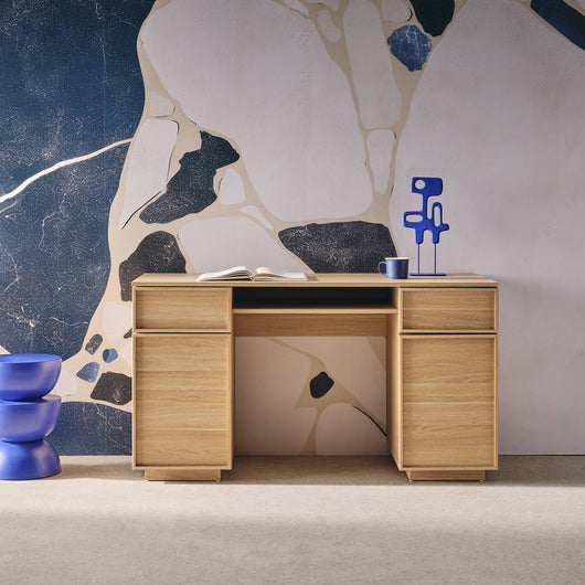 Scrivania effetto legno con 2 ante e 2 cassetti, 140cm, marrone