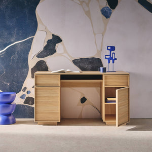 Scrivania effetto legno con 2 ante e 2 cassetti, 140cm, marrone