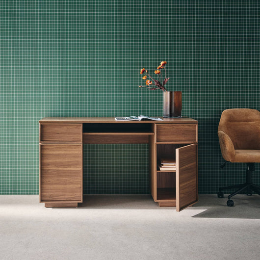 Scrivania effetto legno con 2 ante e 2 cassetti, 140cm, marrone