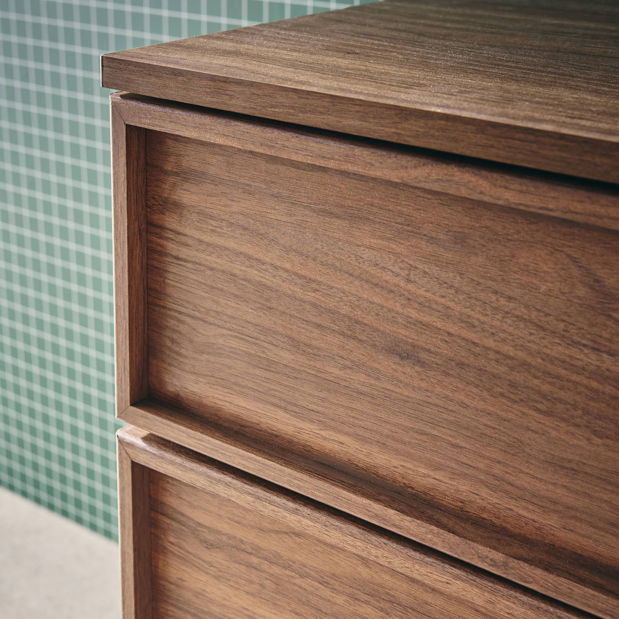 Scrivania effetto legno con 2 ante e 2 cassetti, 140cm, marrone