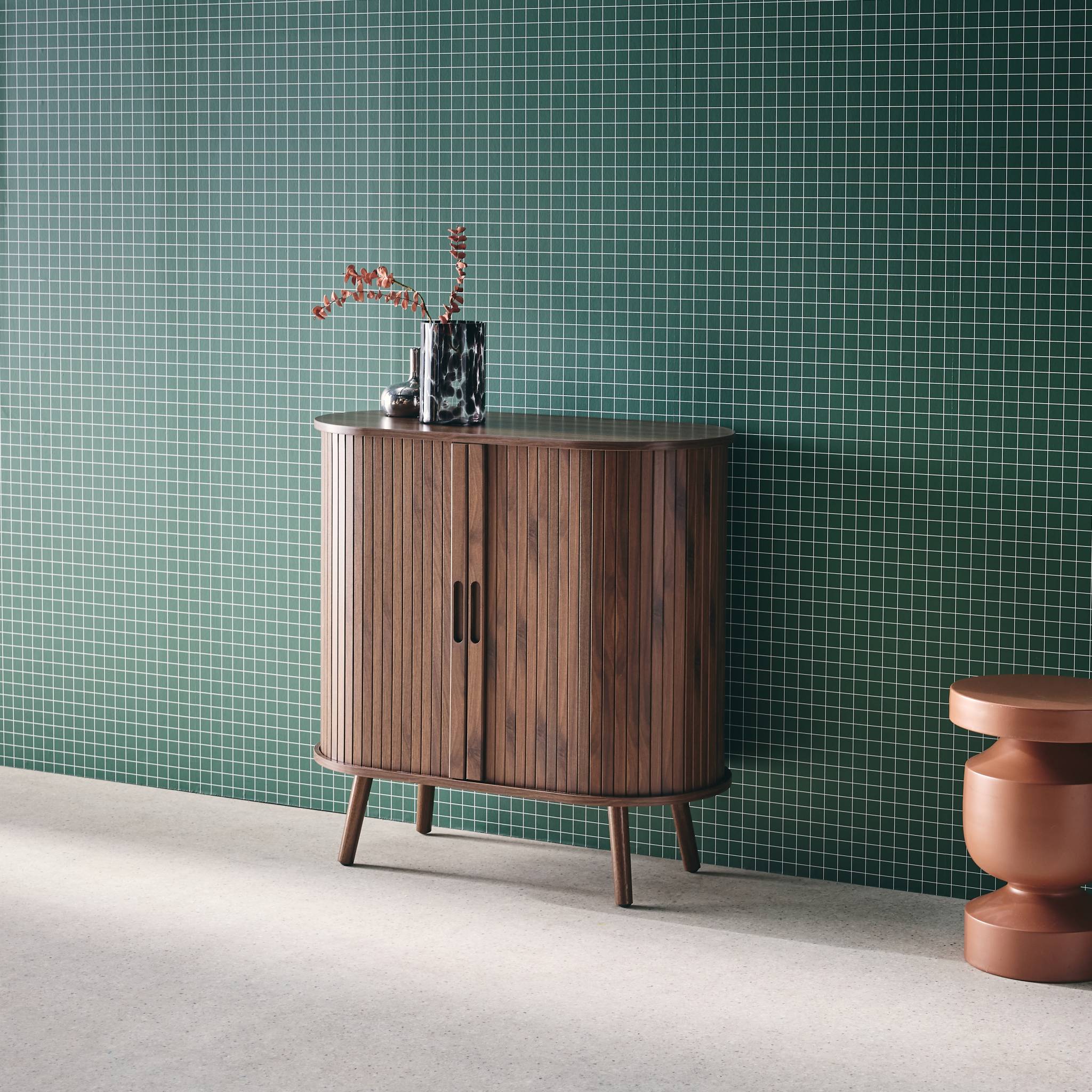 Credenza con ante scorrevoli e ripiano, noce