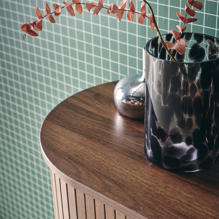 Credenza con ante scorrevoli e ripiano, noce