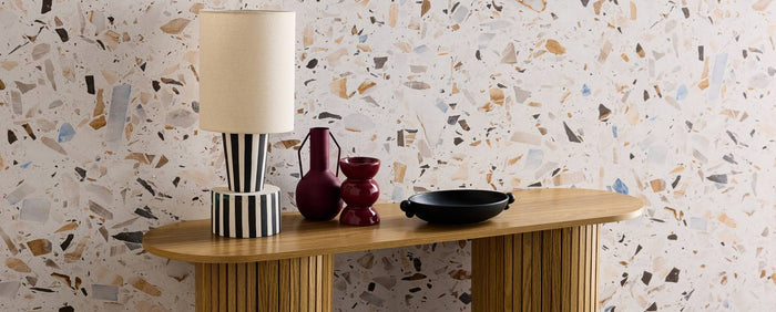 Consolle ovale scandinava con effetto legno scanalato, marrone