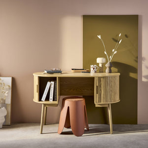 Scrivania ovale con effetto legno scanalato e due vani portaoggetti,