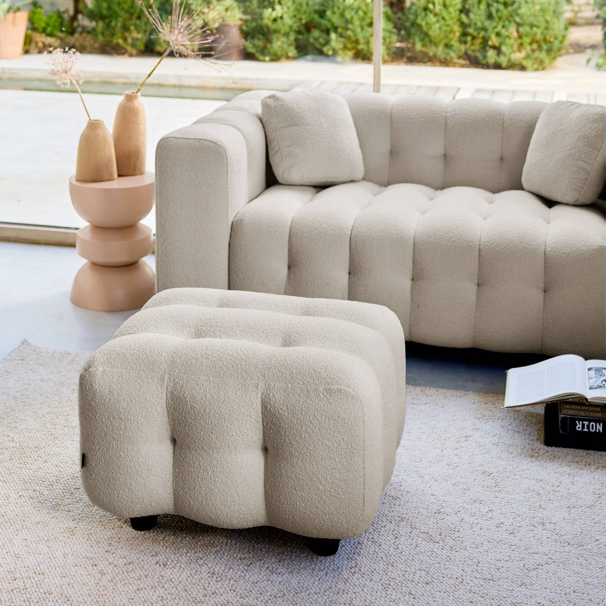 Pouf, poggiapiedi bouclé strutturata per divano a 2 posti, beige