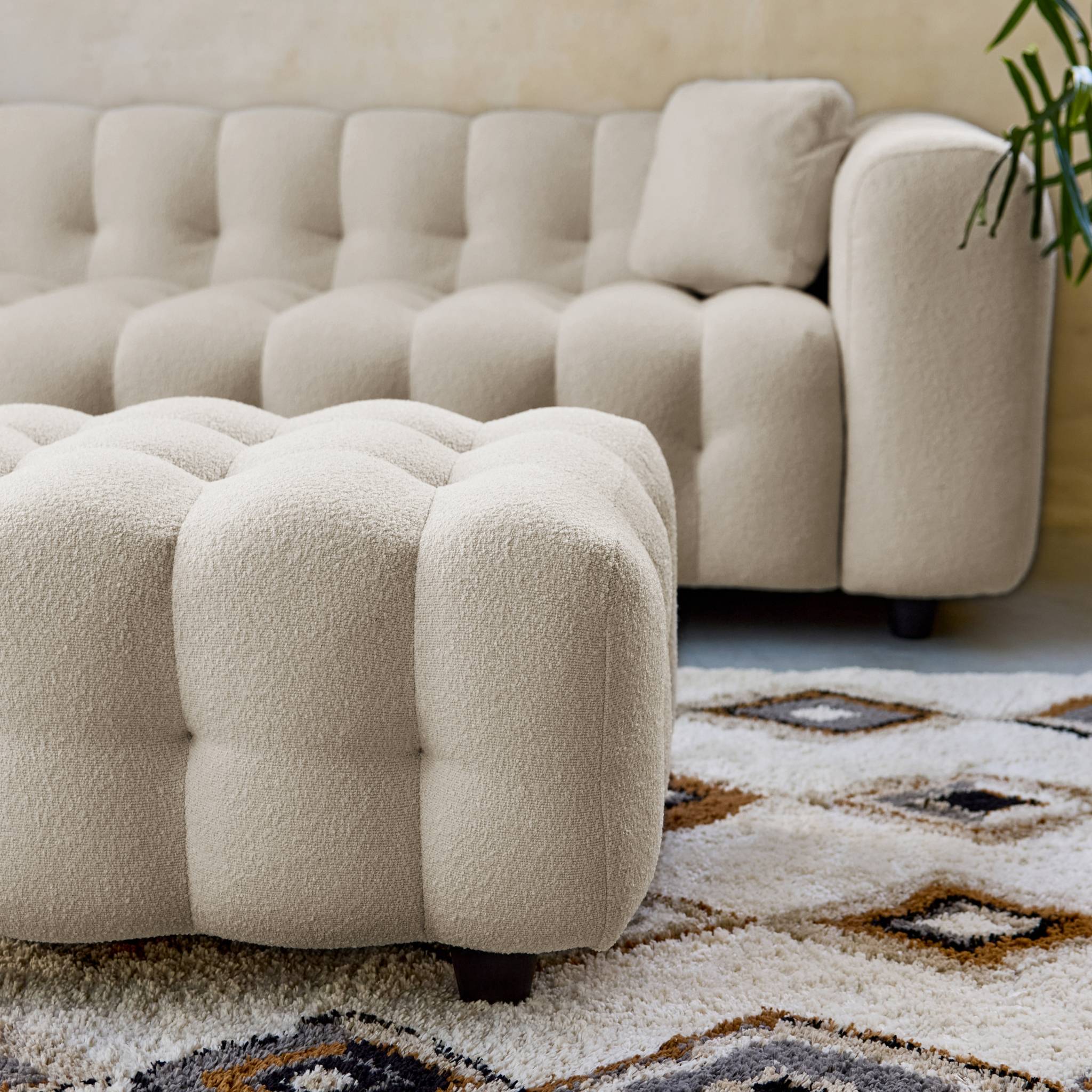 Pouf, poggiapiedi per divano 3 posti leon bouclette strutturato, beige