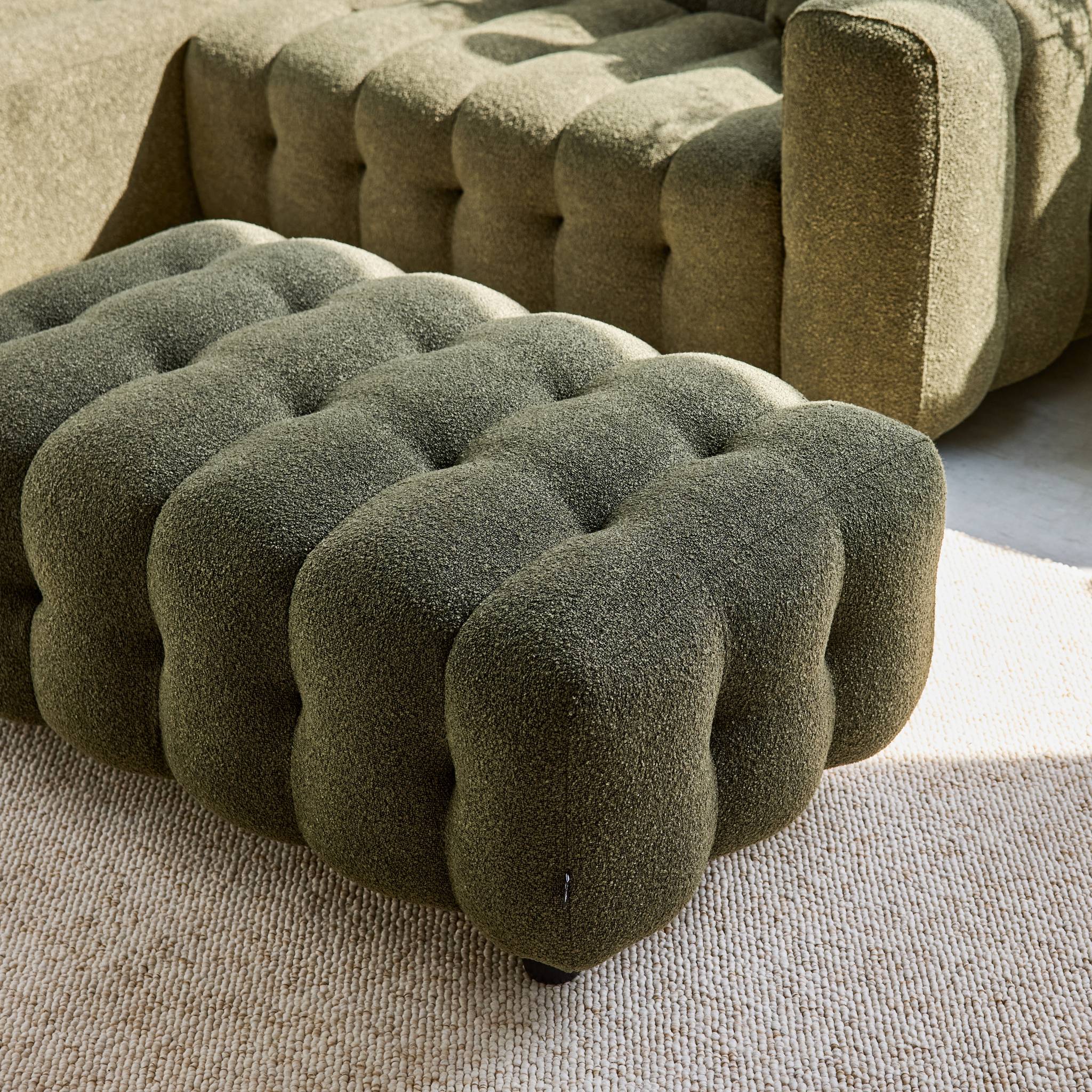 Pouf, poggiapiedi per divano 3 posti leon bouclé testurizzato, verde