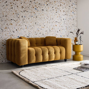 Divano a 2 posti, rivestito in tessuto bouclé testurizzato, mostarda