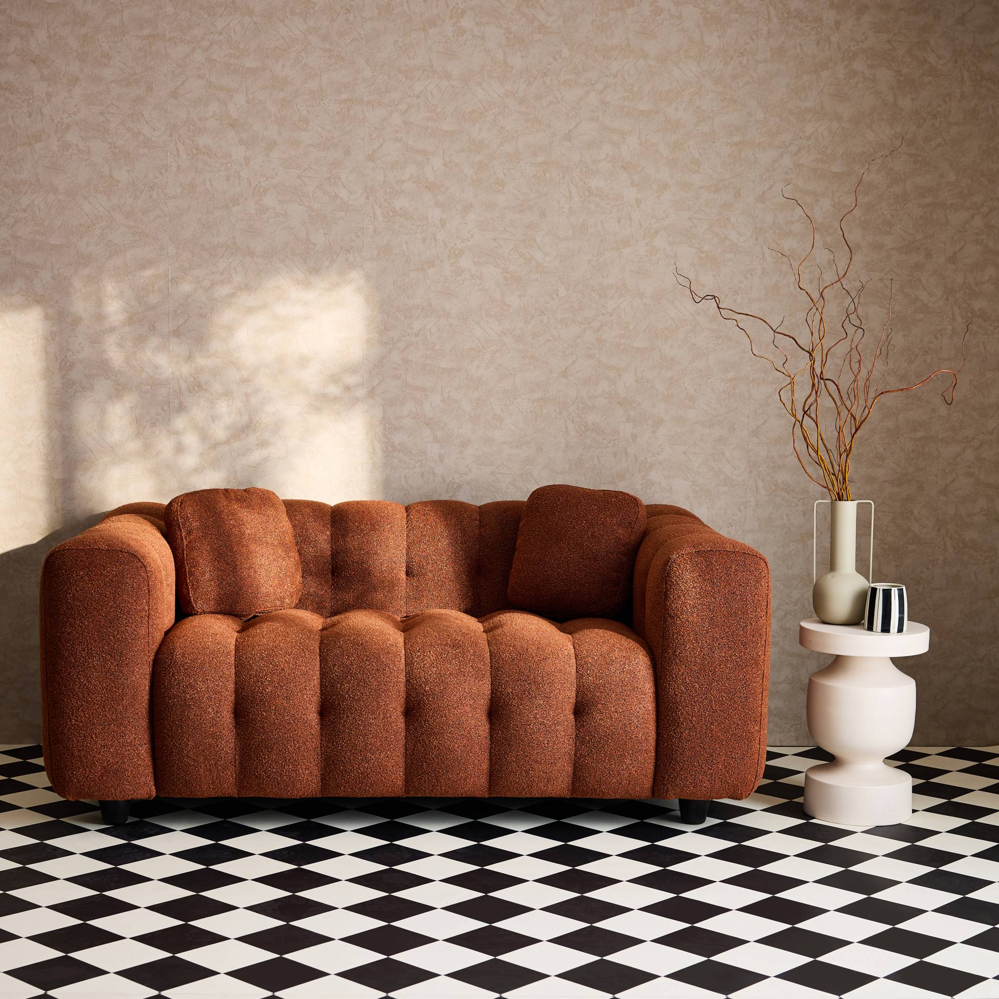 Divano a 2 posti, rivestito in tessuto bouclé testurizzato, terracotta