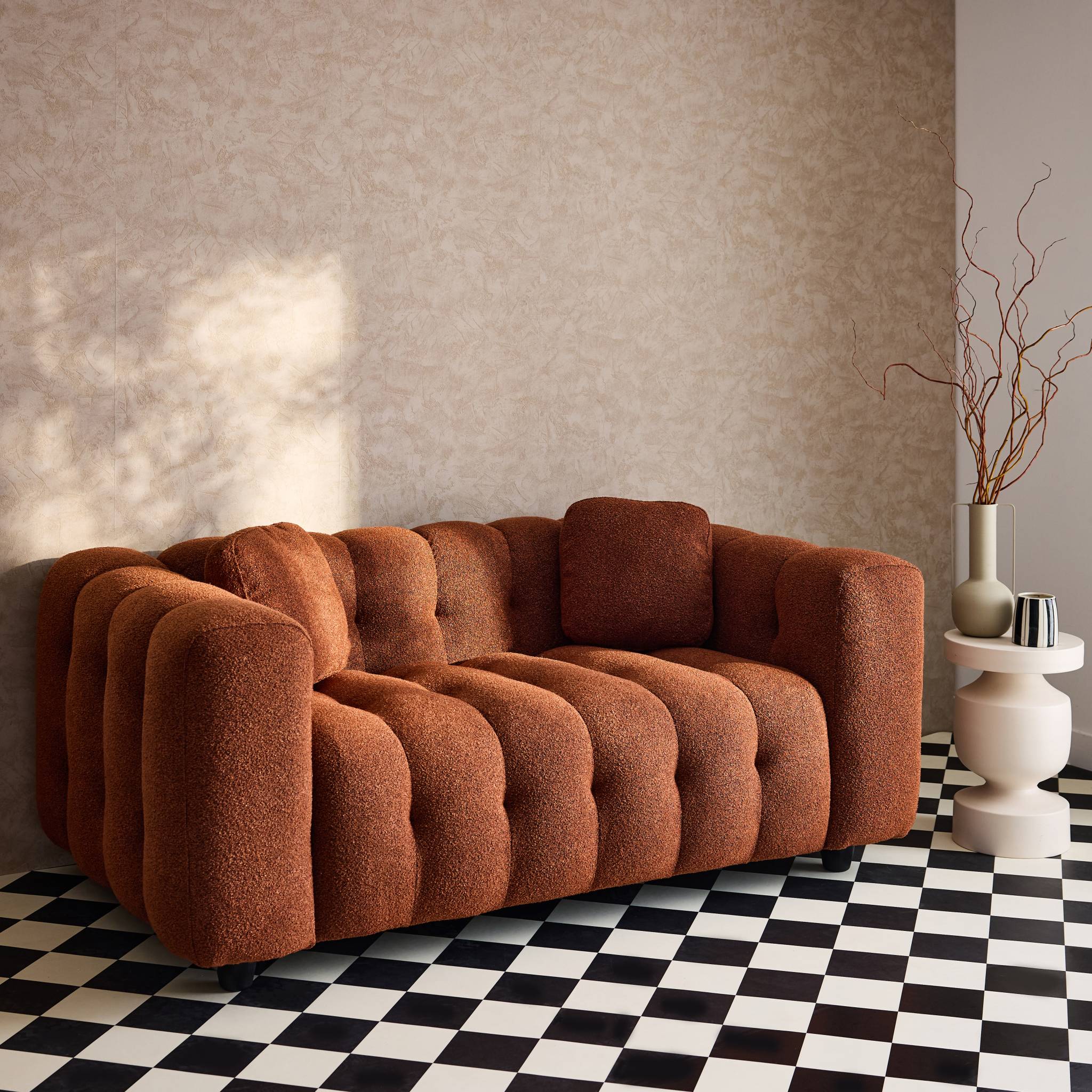 Divano a 2 posti, rivestito in tessuto bouclé testurizzato, terracotta