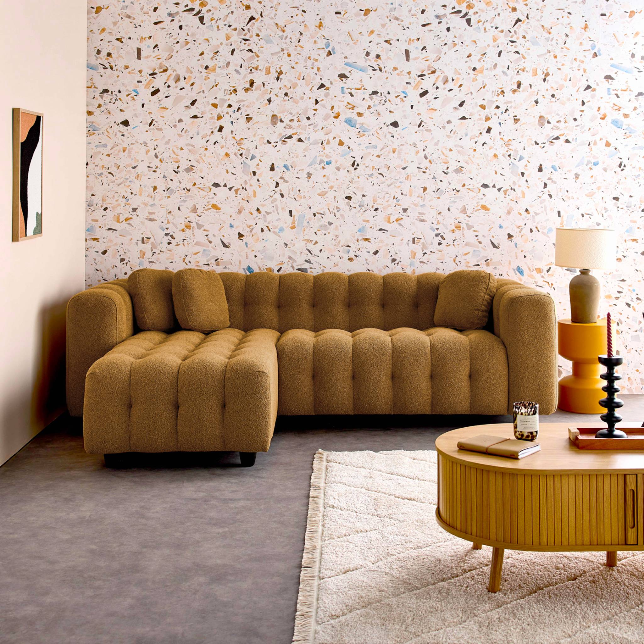Divano angolare reversibile, in tessuto bouclé testurizzato, mostarda