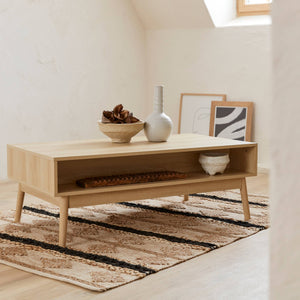 Tavolino scandinavo, decoro in legno scanalato, 2 nicchie, 1 cassetto,