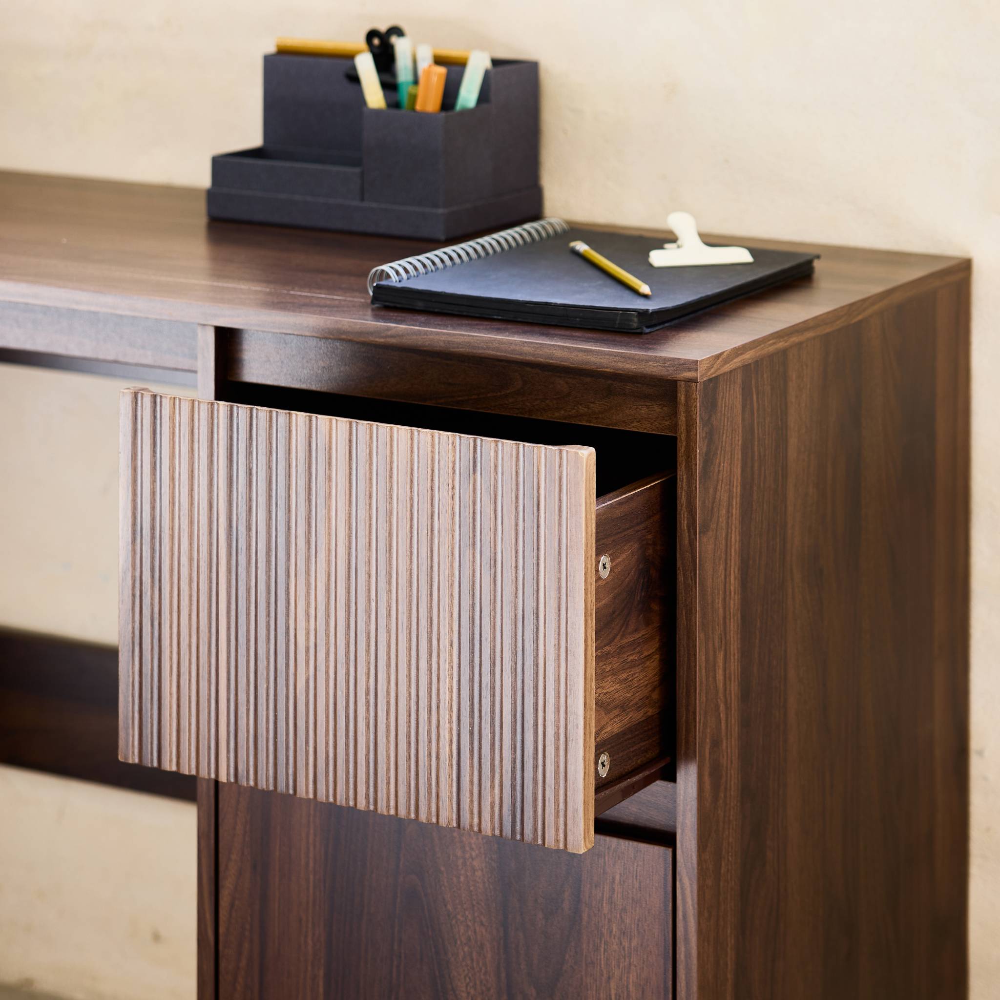 Scrivania scandinava decorazione in legno, 2 cassetti, marrone