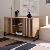 Credenza contemporanea a 2 ante scanalate effetto legno, 140cm,