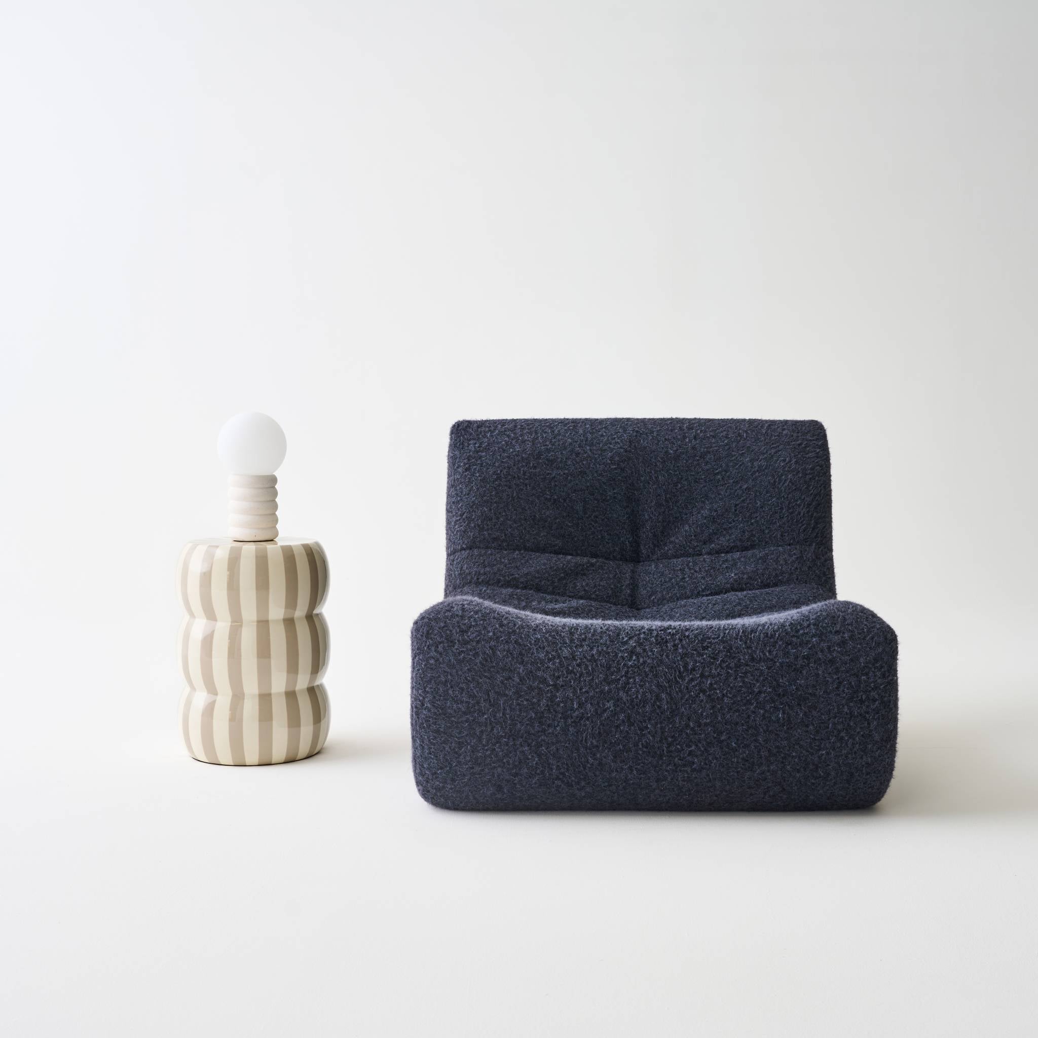 Tavolino da salotto in acciaio smaltato a righe, 46cm, beige