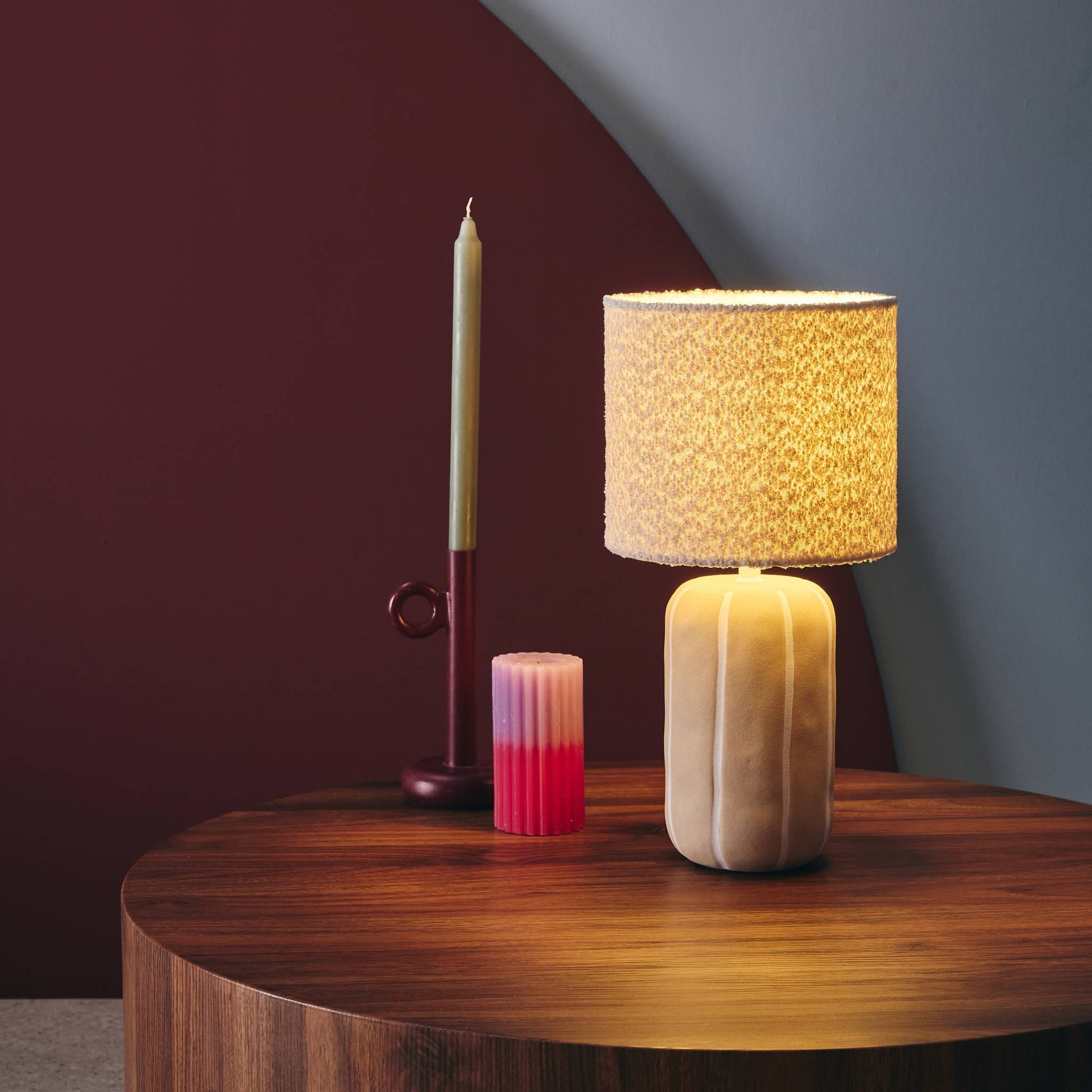 Lampada da tavolo interna in ceramica con paralume bouclé, 41cm,