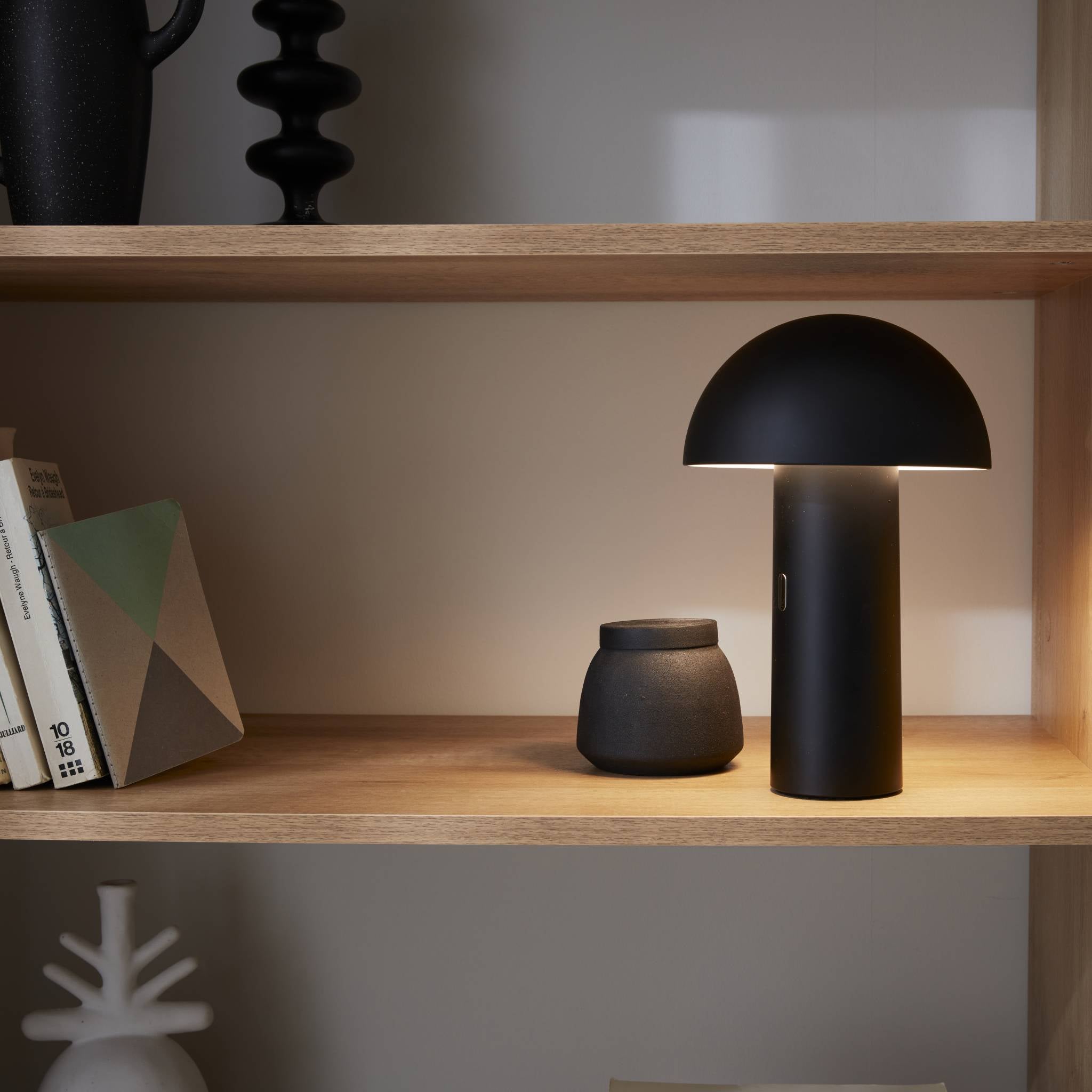 Lampada da tavolo a batteria nomadic con testa orientabile, 28cm, nero