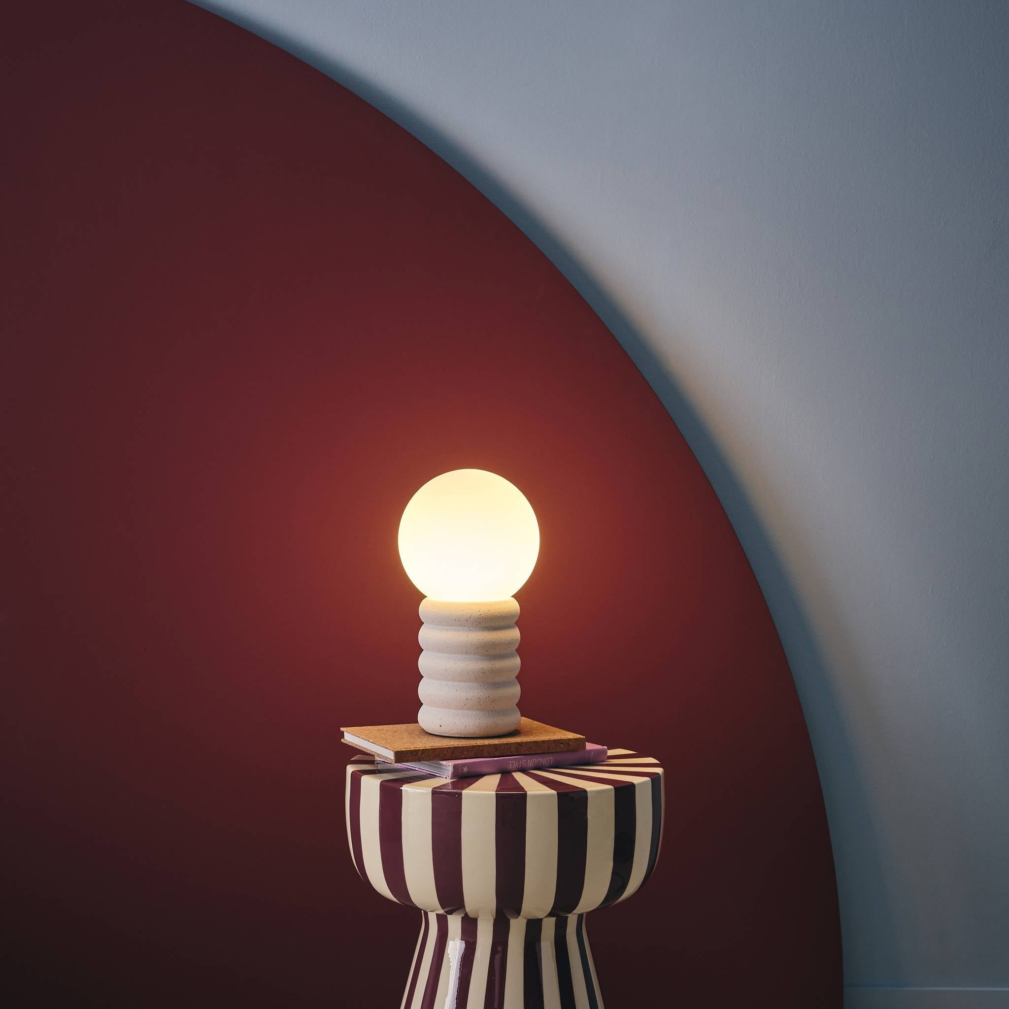 Lampada di ceramica maculata da interno, bianco