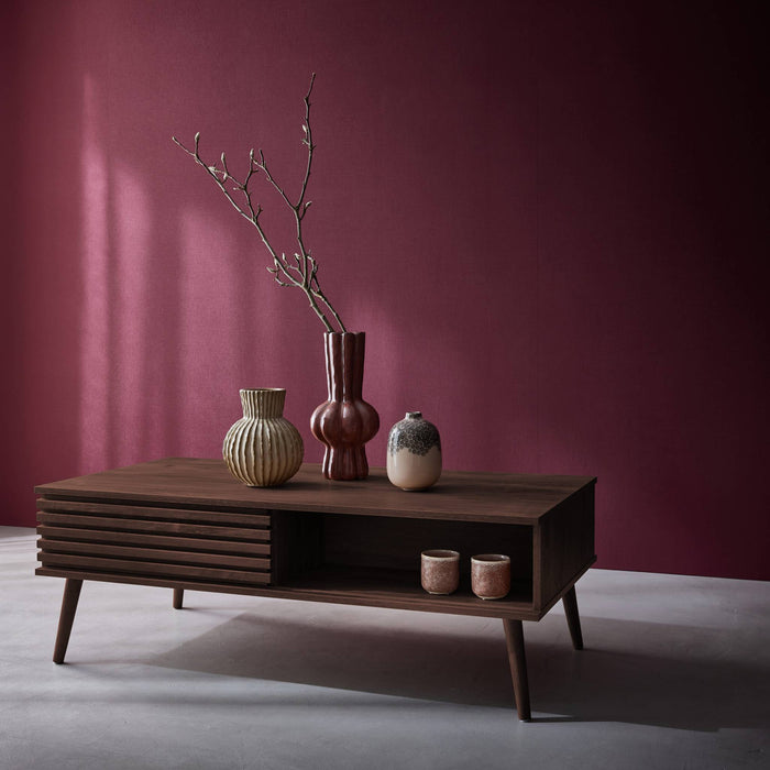 Tavolino scandinavo con ante scorrevoli, decoro in legno scanalato,