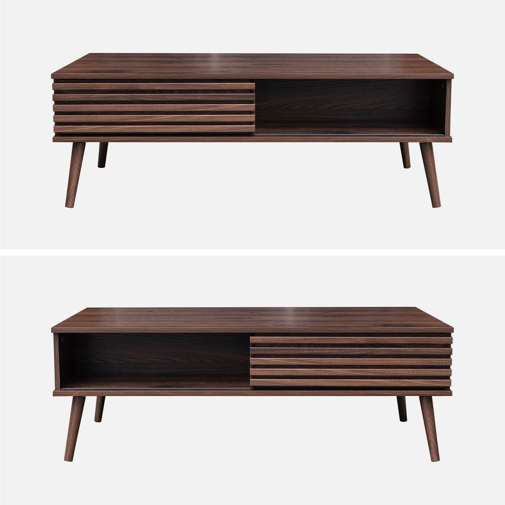 Tavolino scandinavo con ante scorrevoli, decoro in legno scanalato,