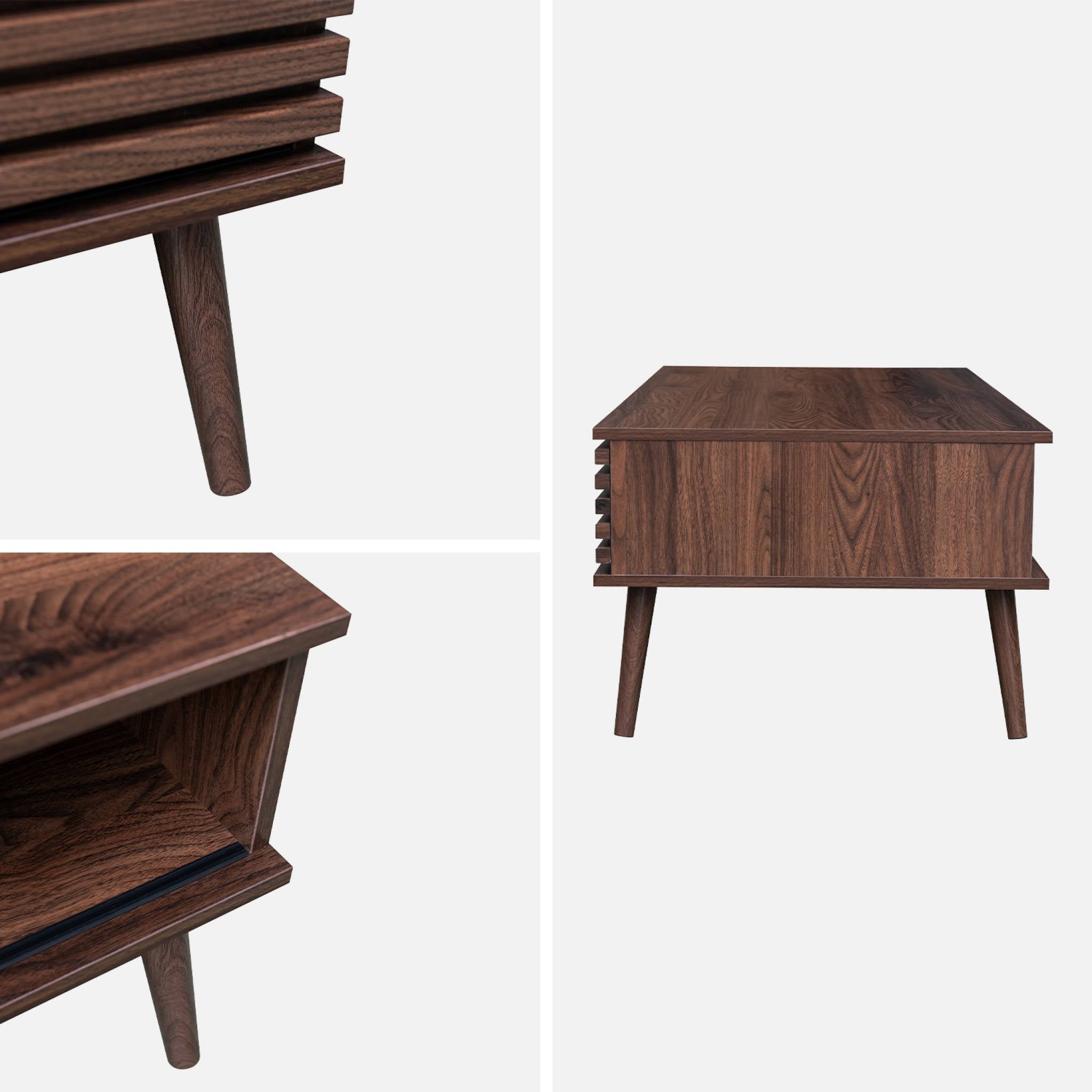 Tavolino scandinavo con ante scorrevoli, decoro in legno scanalato,