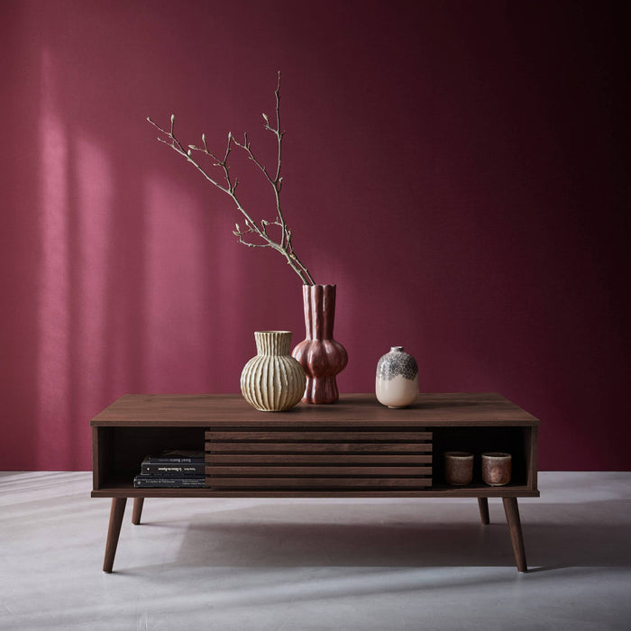 Tavolino scandinavo con ante scorrevoli, decoro in legno scanalato,